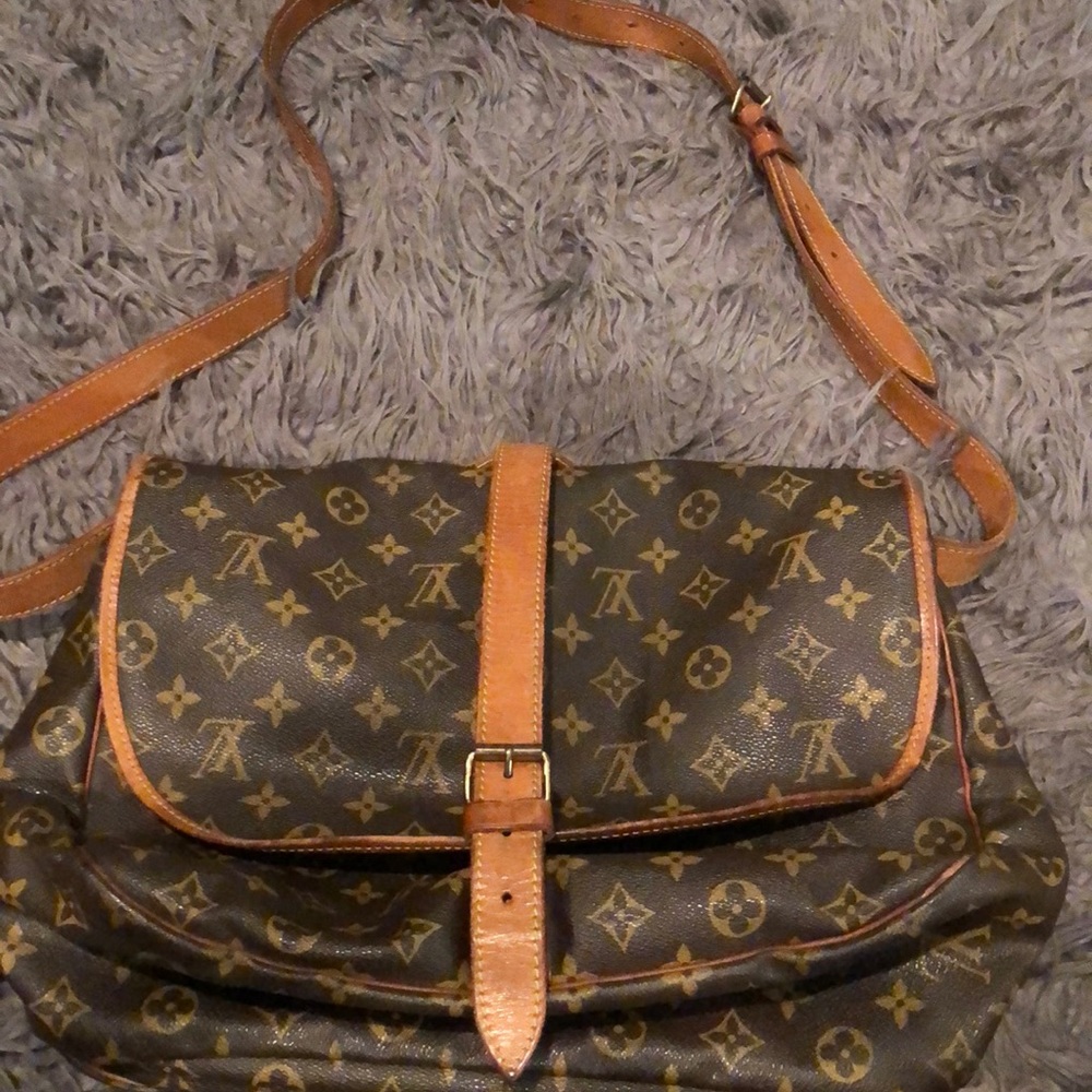 Louis Vuitton Monogram Saumur GM crossbody bag